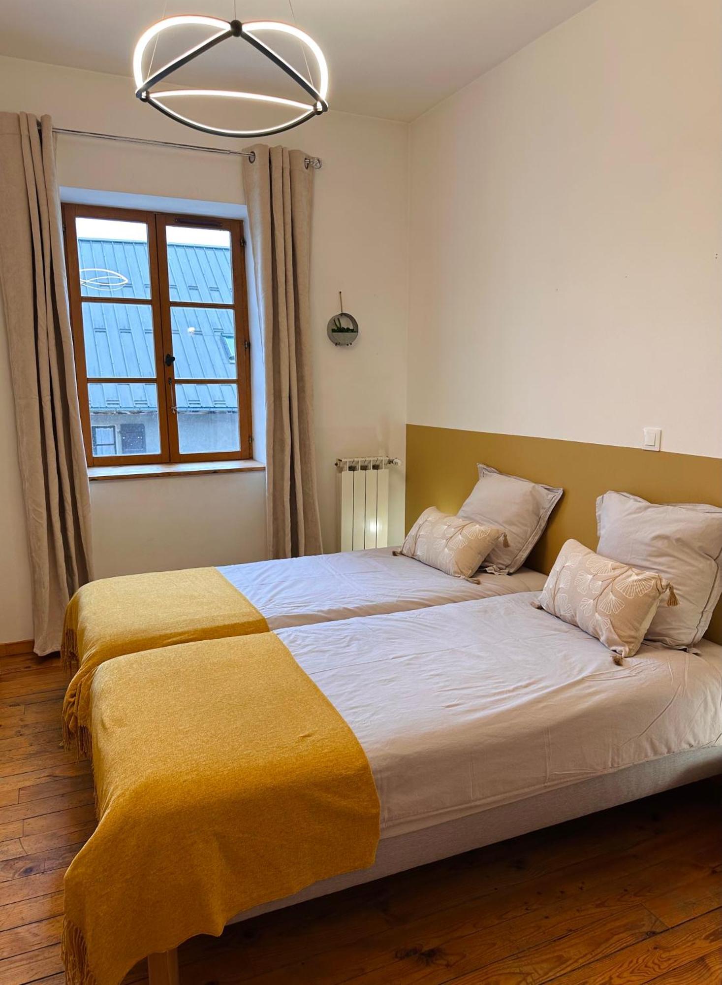 Auberge Le Glacier Bleu Mont-Dauphin Rom bilde