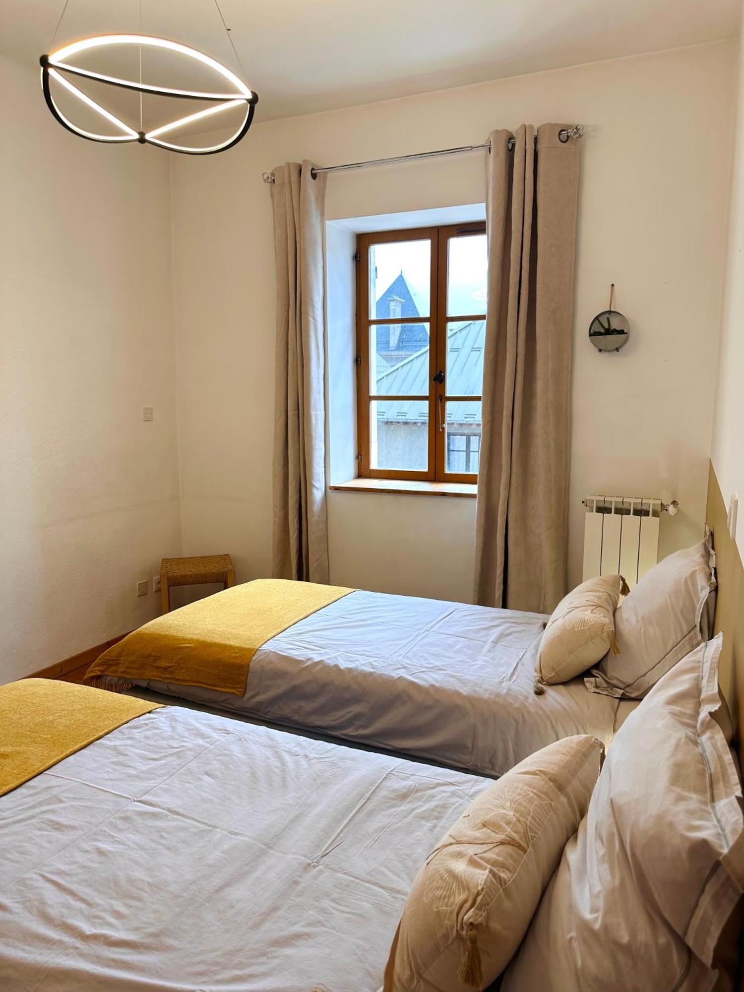Auberge Le Glacier Bleu Mont-Dauphin Rom bilde