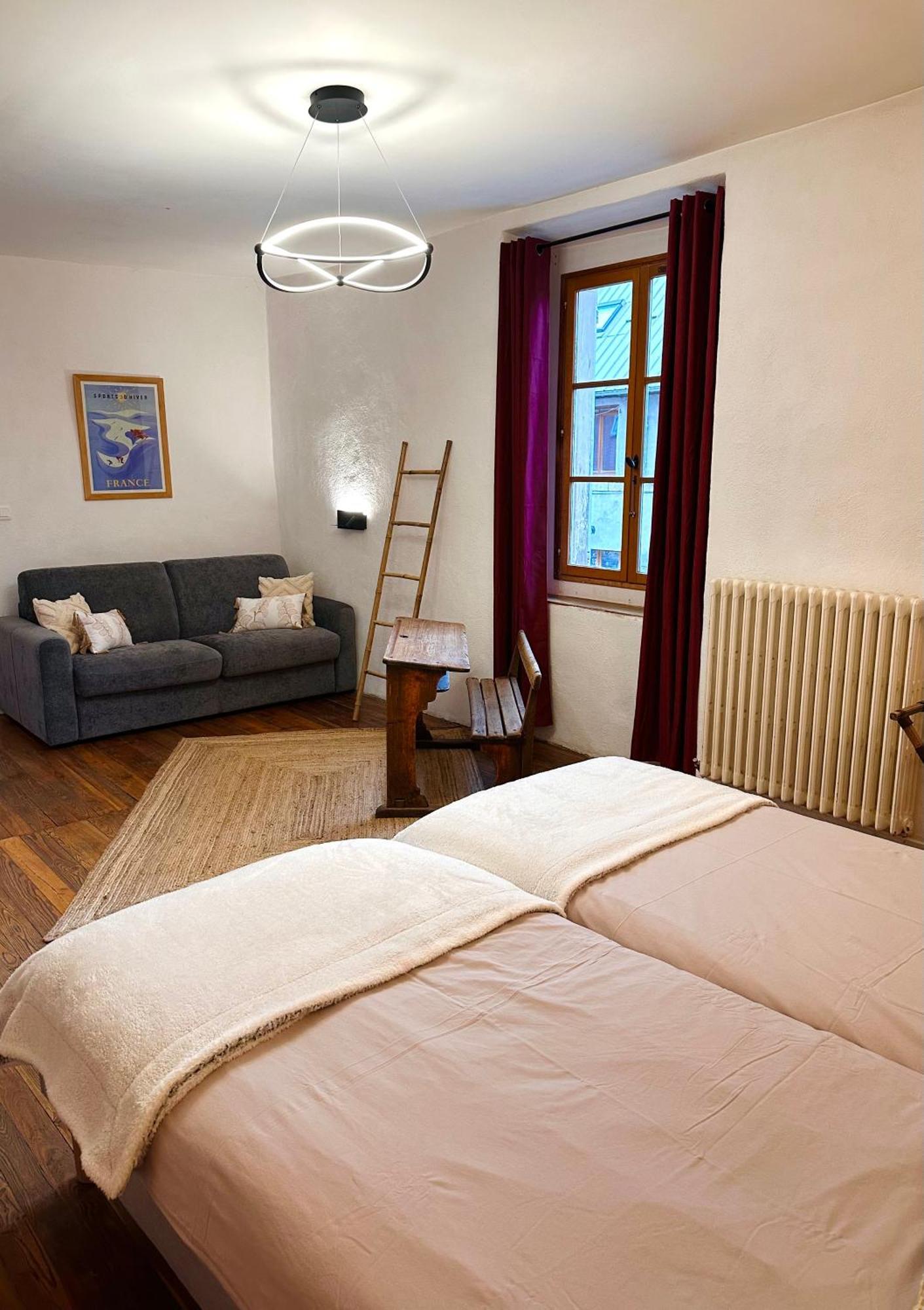 Auberge Le Glacier Bleu Mont-Dauphin Rom bilde