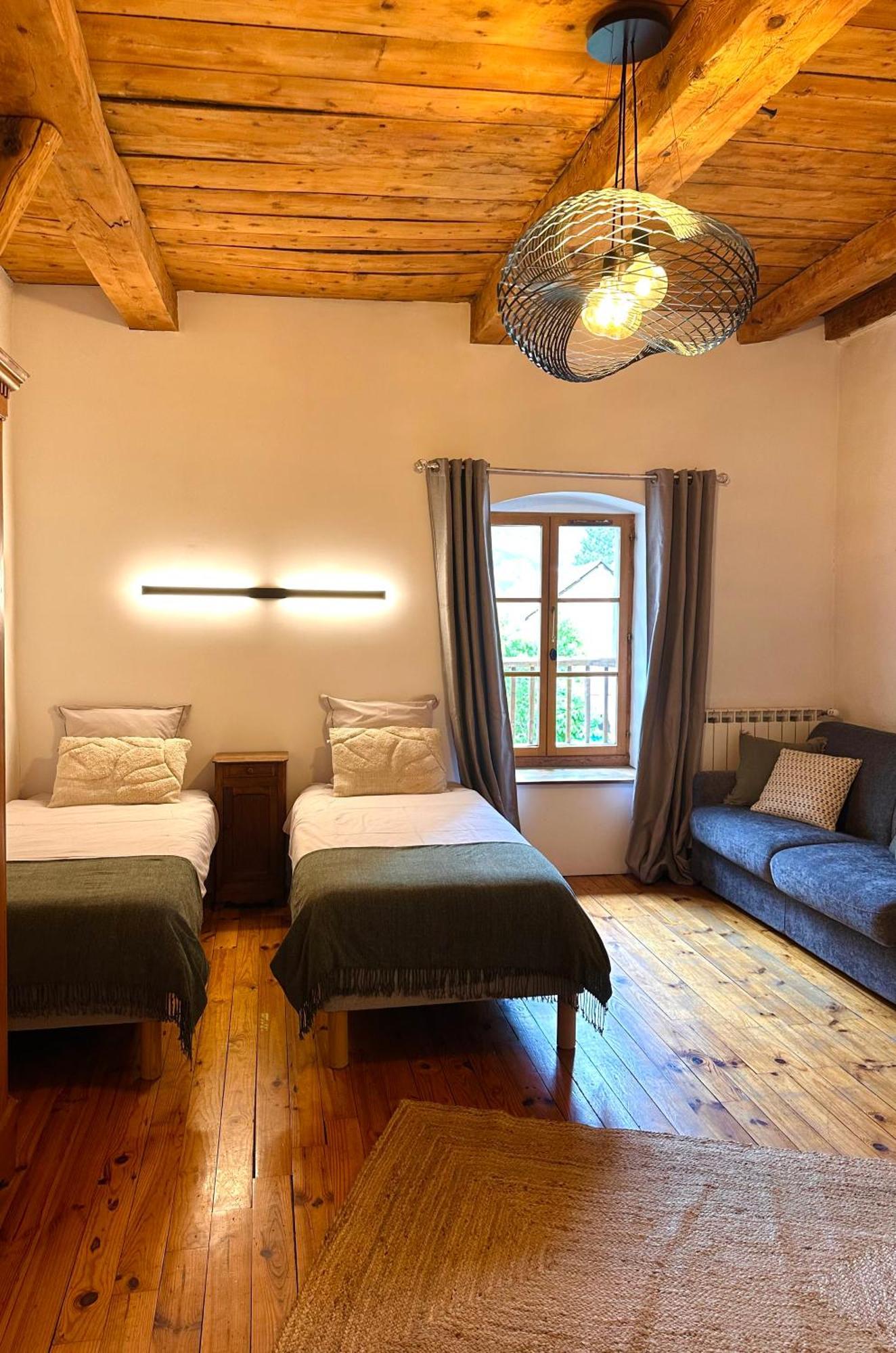 Auberge Le Glacier Bleu Mont-Dauphin Rom bilde